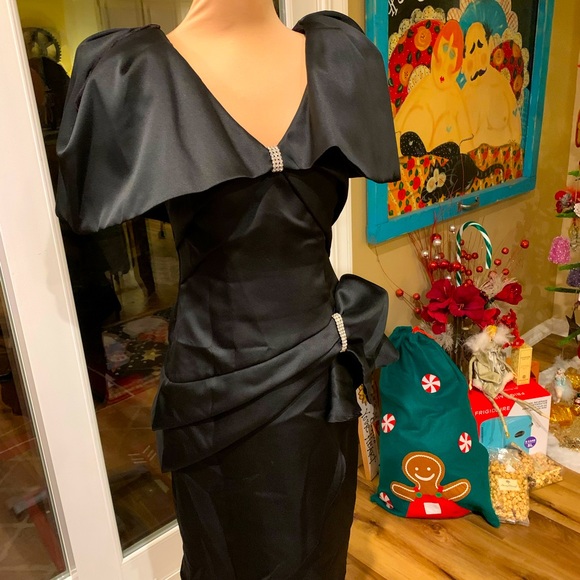 COCKTAIL DRESS VINTAGE SATIN WITH RHINESTONE TRIM LEGENDS BY JUDY BERGER - Picture 2 of 7